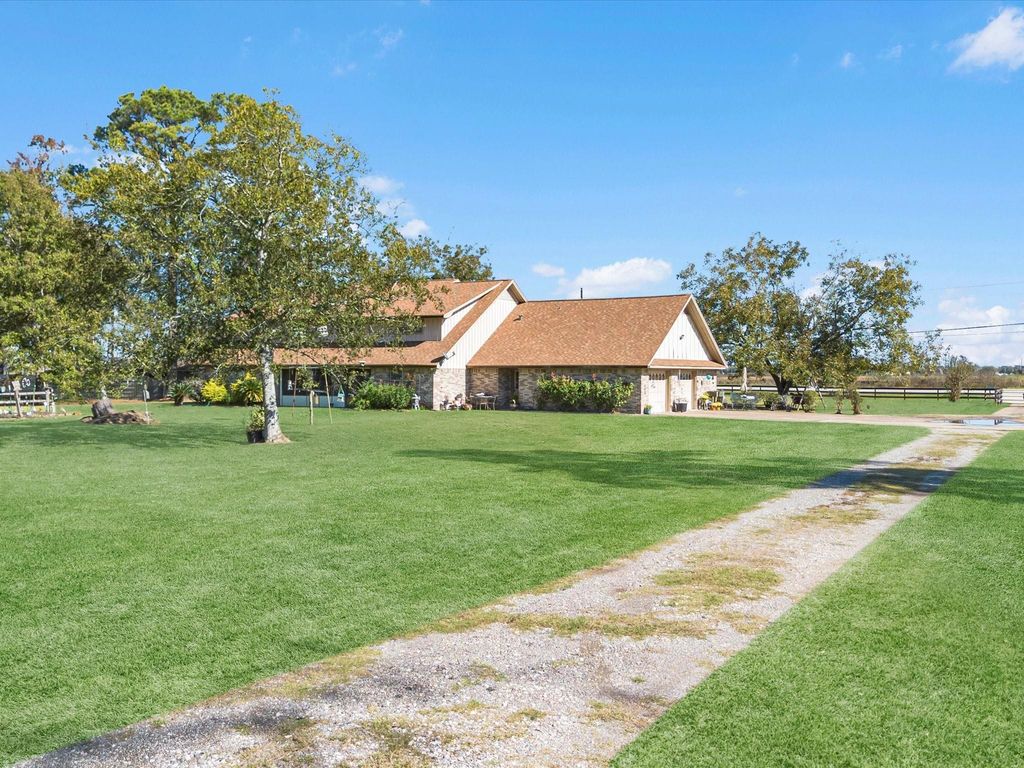 Image 14 of property listing at 17431 Fm 2100 Road, Crosby, TX 77532