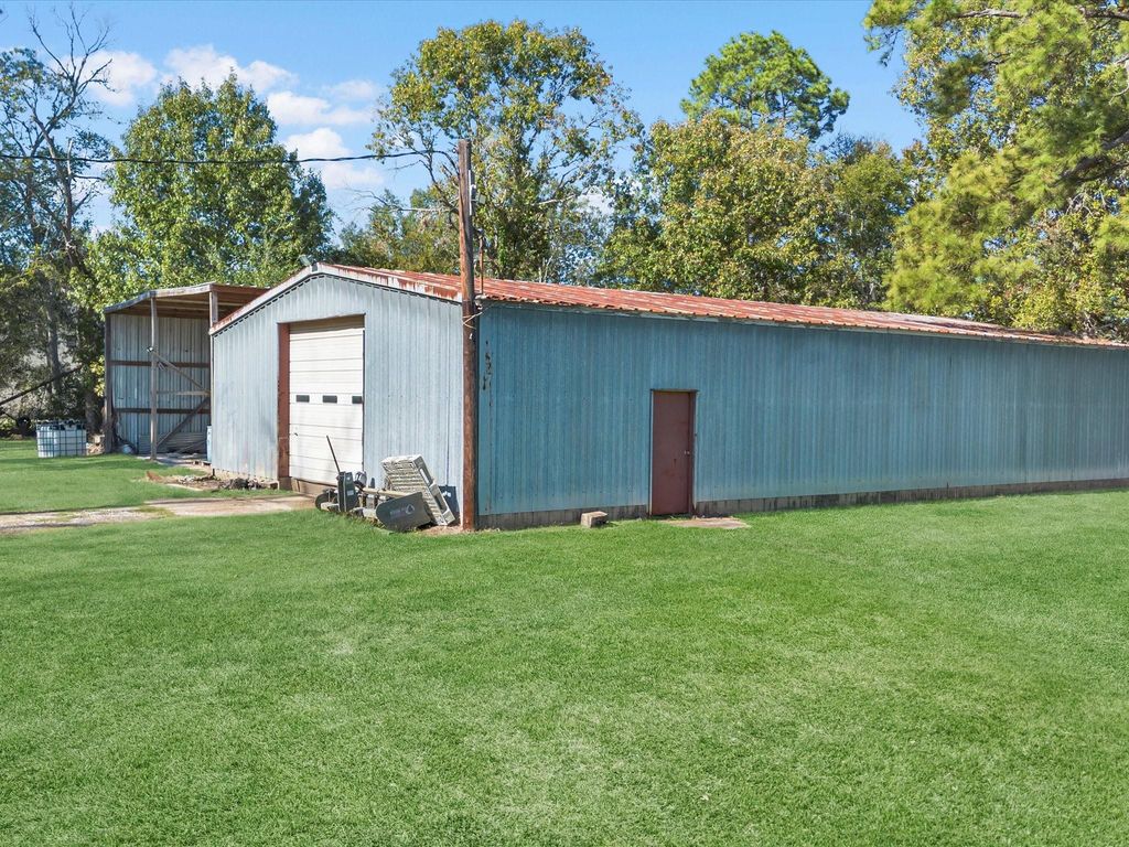 Image 15 of property listing at 17431 Fm 2100 Road, Crosby, TX 77532