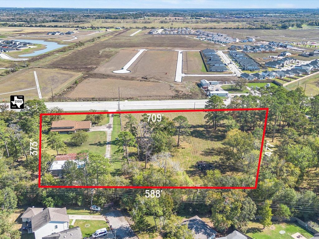 Image 4 of property listing at 17431 Fm 2100 Road, Crosby, TX 77532