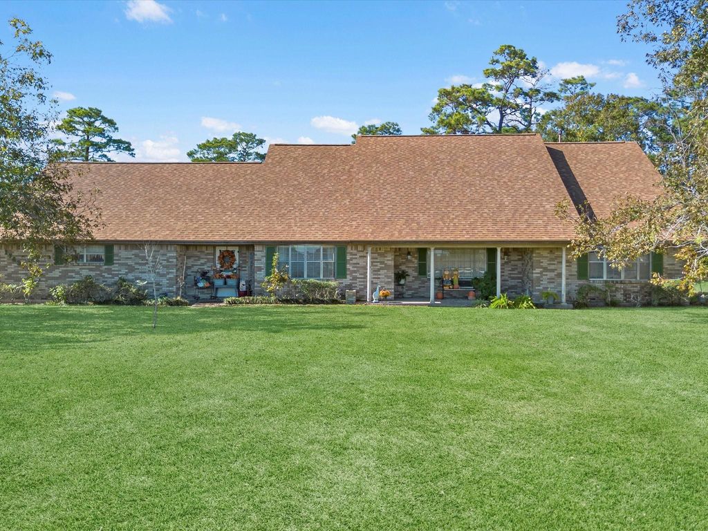 Image 9 of property listing at 17431 Fm 2100 Road, Crosby, TX 77532