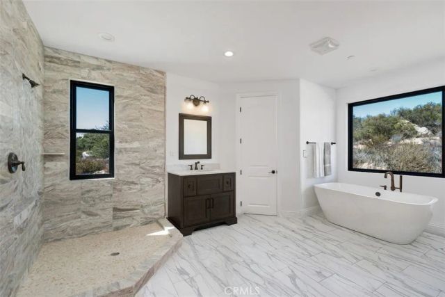 42125 Calle Paramo, Murrieta, CA 92562
