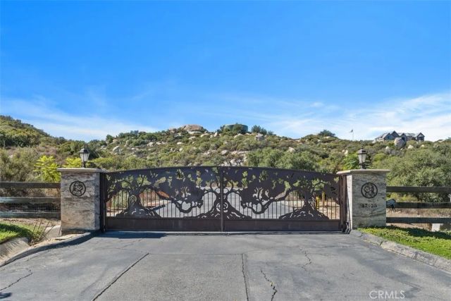 42125 Calle Paramo, Murrieta, CA 92562