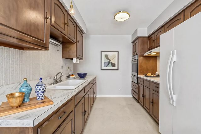 7801 Niles Center Road 102, Skokie, IL 60077