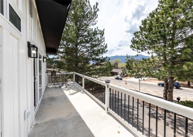 1021 Pioneer Lane, Colorado Springs, CO 80904