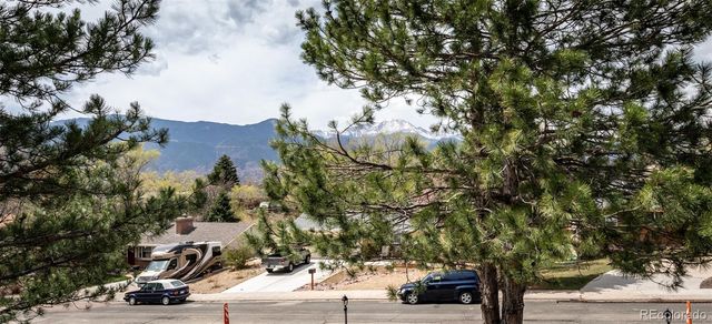 1021 Pioneer Lane, Colorado Springs, CO 80904