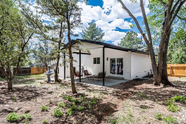 1021 Pioneer Lane, Colorado Springs, CO 80904