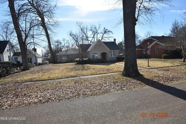 208 E Adams Avenue, Greenwood, MS 38930