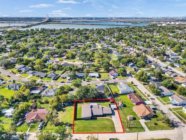 2011 Durrain Ferry Road, Baytown, TX 77520