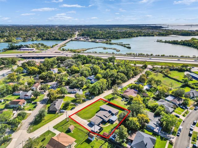 2011 Durrain Ferry Road, Baytown, TX 77520