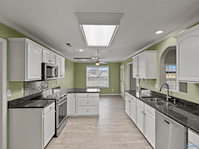 2627 Buckingham Gate SW, Decatur, AL 35603