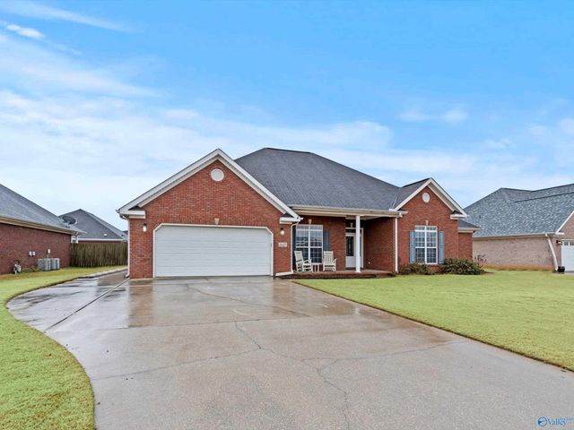 2627 Buckingham Gate SW, Decatur, AL 35603