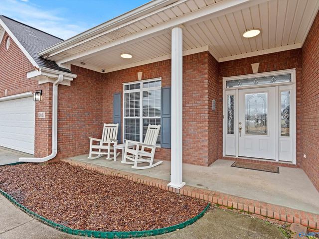 2627 Buckingham Gate SW, Decatur, AL 35603