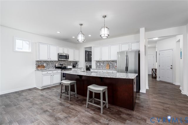 6807 Swanhaven Dr, North Chesterfield, VA 23234