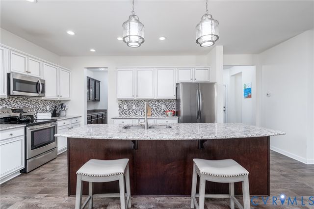 6807 Swanhaven Dr, North Chesterfield, VA 23234