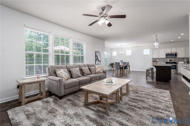 6807 Swanhaven Dr, North Chesterfield, VA 23234