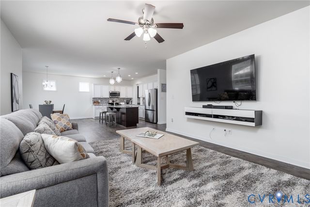 6807 Swanhaven Dr, North Chesterfield, VA 23234
