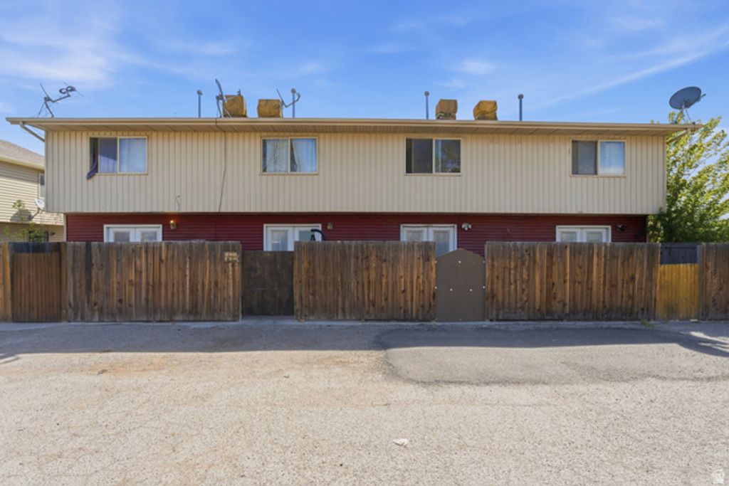 Image 19 of property listing at 4526 S DEAN DR, West Valley City, UT 84120
