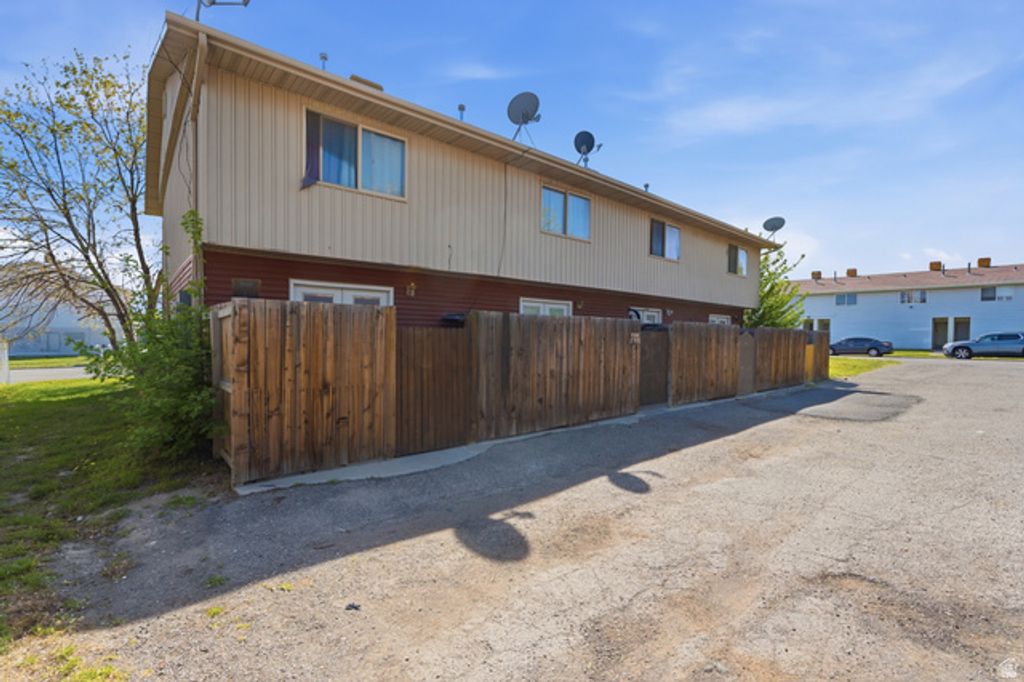 Image 20 of property listing at 4526 S DEAN DR, West Valley City, UT 84120