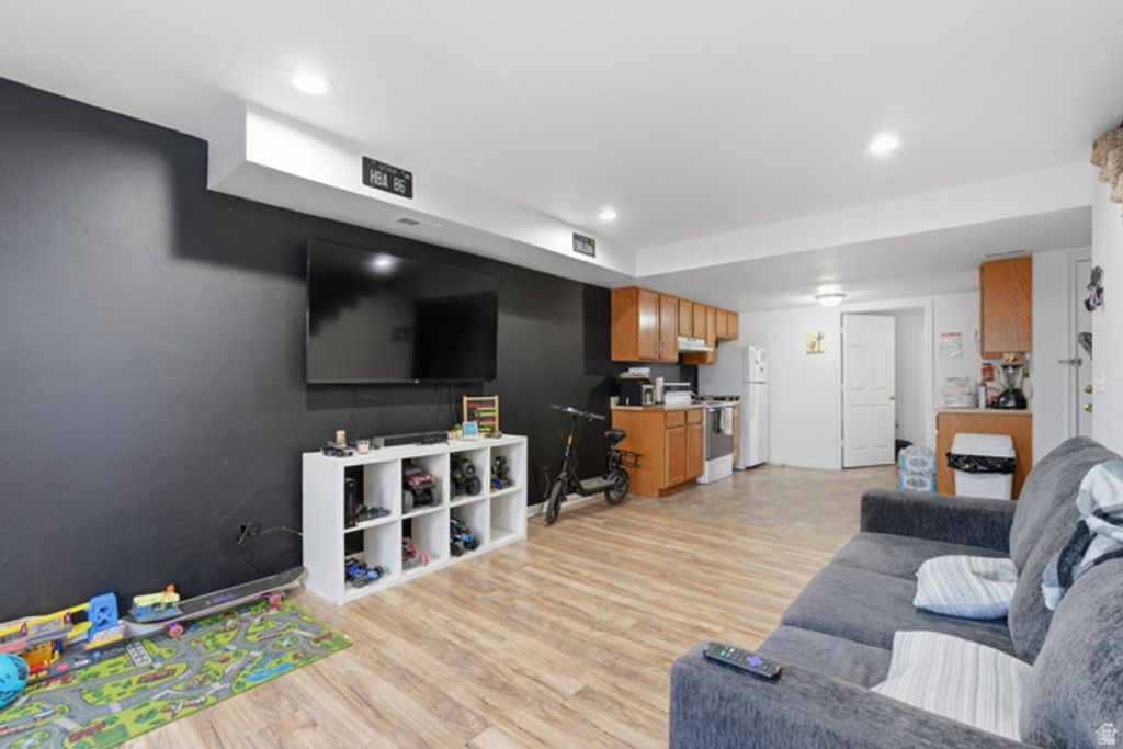 Image 4 of property listing at 4526 S DEAN DR, West Valley City, UT 84120