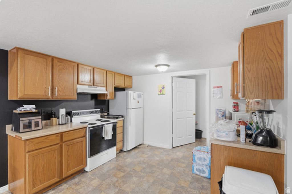 Image 8 of property listing at 4526 S DEAN DR, West Valley City, UT 84120