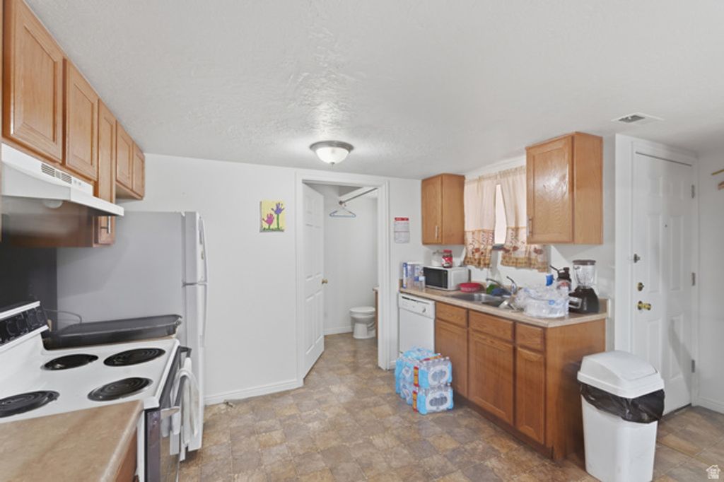 Image 9 of property listing at 4526 S DEAN DR, West Valley City, UT 84120
