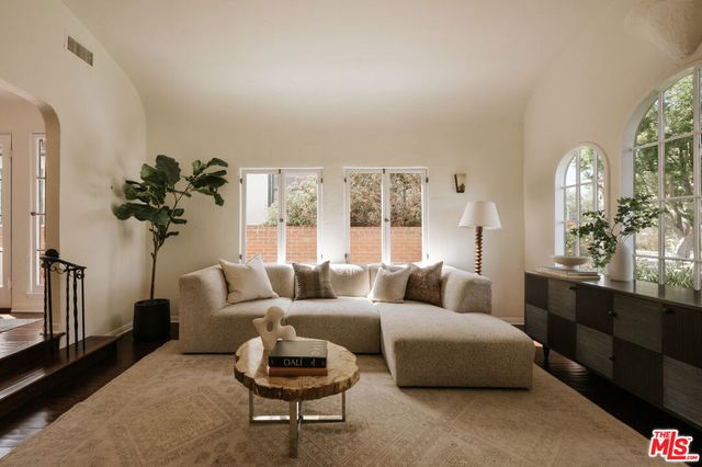 6532 Commodore Sloat Drive, Los Angeles, CA 90048
