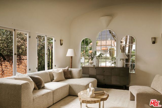6532 Commodore Sloat Drive, Los Angeles, CA 90048