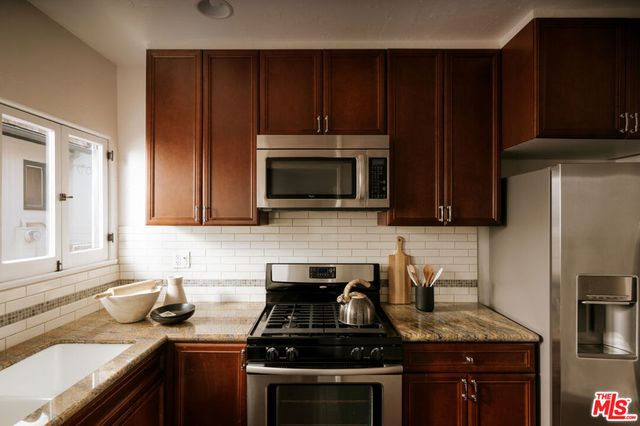 6532 Commodore Sloat Drive, Los Angeles, CA 90048