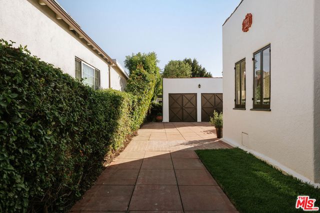 6532 Commodore Sloat Drive, Los Angeles, CA 90048