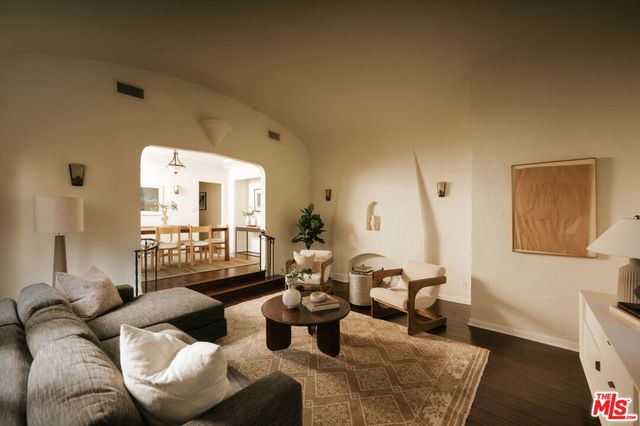 6532 Commodore Sloat Drive, Los Angeles, CA 90048