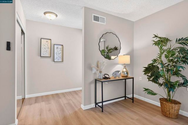 1109 Golden Rain Rd 4, Walnut Creek, CA 94595