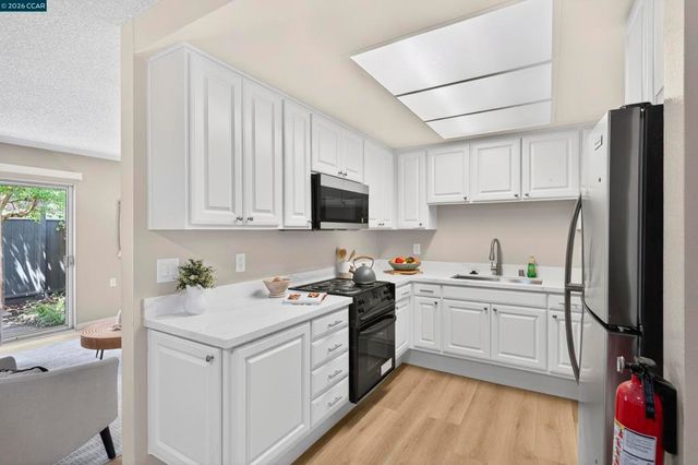 1109 Golden Rain Rd 4, Walnut Creek, CA 94595