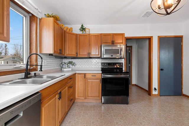 1105 DOUSMAN STREET, Green Bay, WI 54303