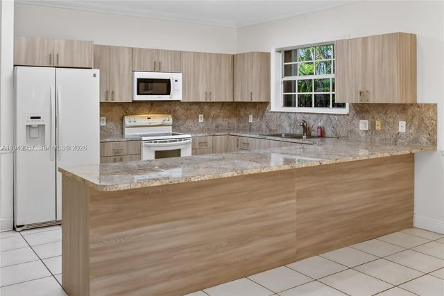 159 SW 25th Rd, Miami, FL 33129