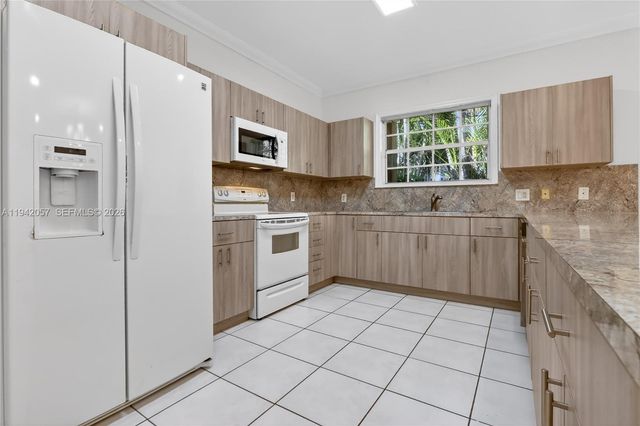 159 SW 25th Rd, Miami, FL 33129