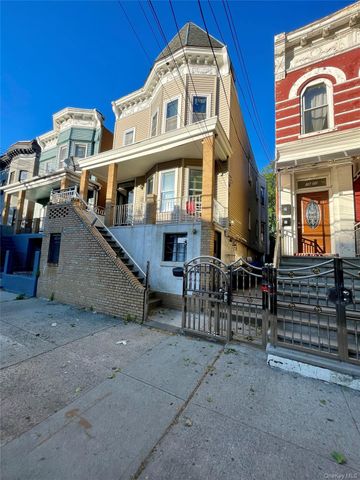 1822 Hunt Avenue, Bronx, NY 10462