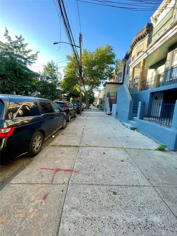 1822 Hunt Avenue, Bronx, NY 10462