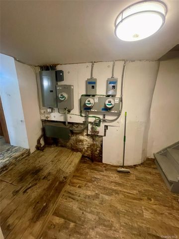 1822 Hunt Avenue, Bronx, NY 10462