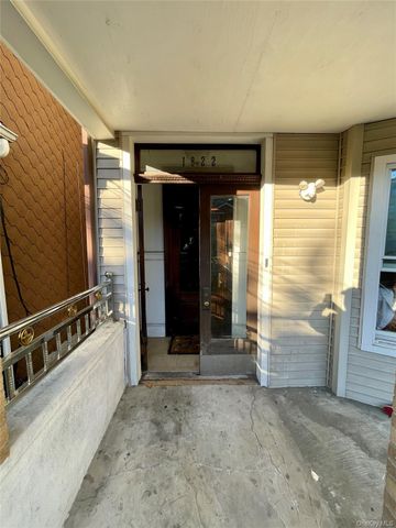 1822 Hunt Avenue, Bronx, NY 10462