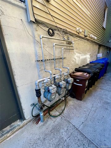 1822 Hunt Avenue, Bronx, NY 10462