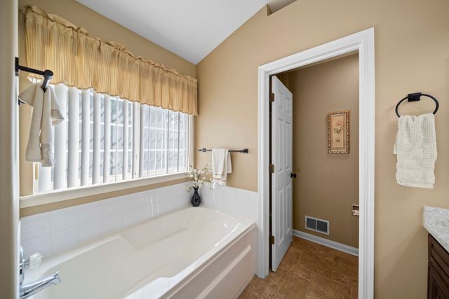 7299 Dada Drive, Gurnee, IL 60031