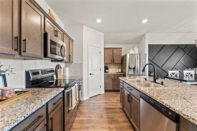 985 Alton Drive, Aubrey, TX 76227