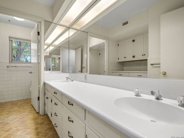 134 Meadowood Lane, San Antonio, TX 78216