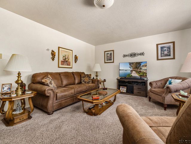 32 Loyola Lane, Pueblo, CO 81005