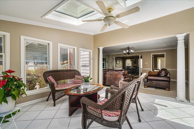 8199 KIMRIDGE DR, Germantown, TN 38138