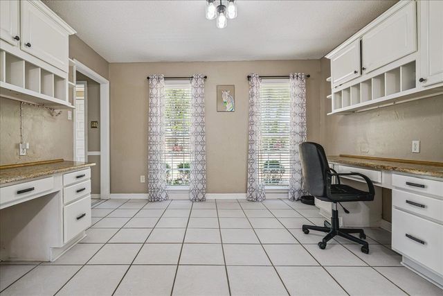 8199 KIMRIDGE DR, Germantown, TN 38138