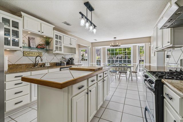 8199 KIMRIDGE DR, Germantown, TN 38138