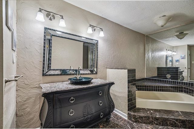 8199 KIMRIDGE DR, Germantown, TN 38138