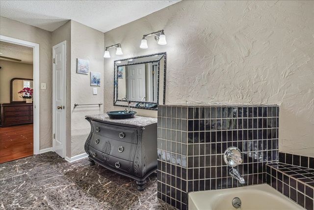 8199 KIMRIDGE DR, Germantown, TN 38138