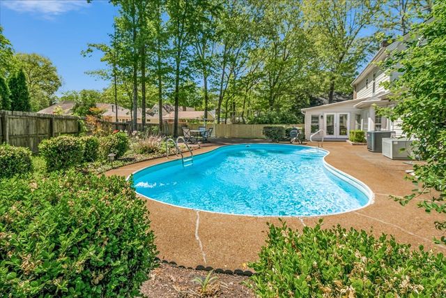 8199 KIMRIDGE DR, Germantown, TN 38138